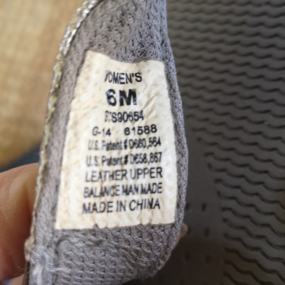 3 for $30 Sperry leather flip flops - Picture 7 of 8